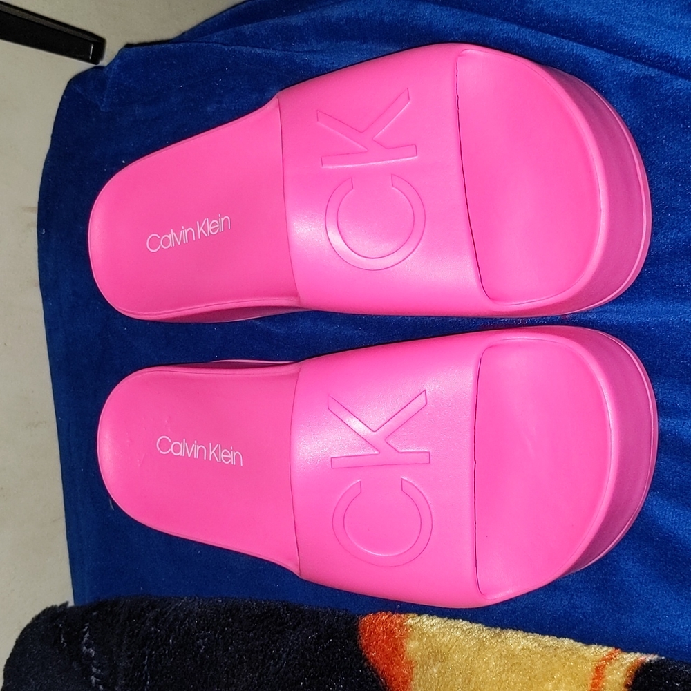 Calvin Klein Holly Logo Slides
